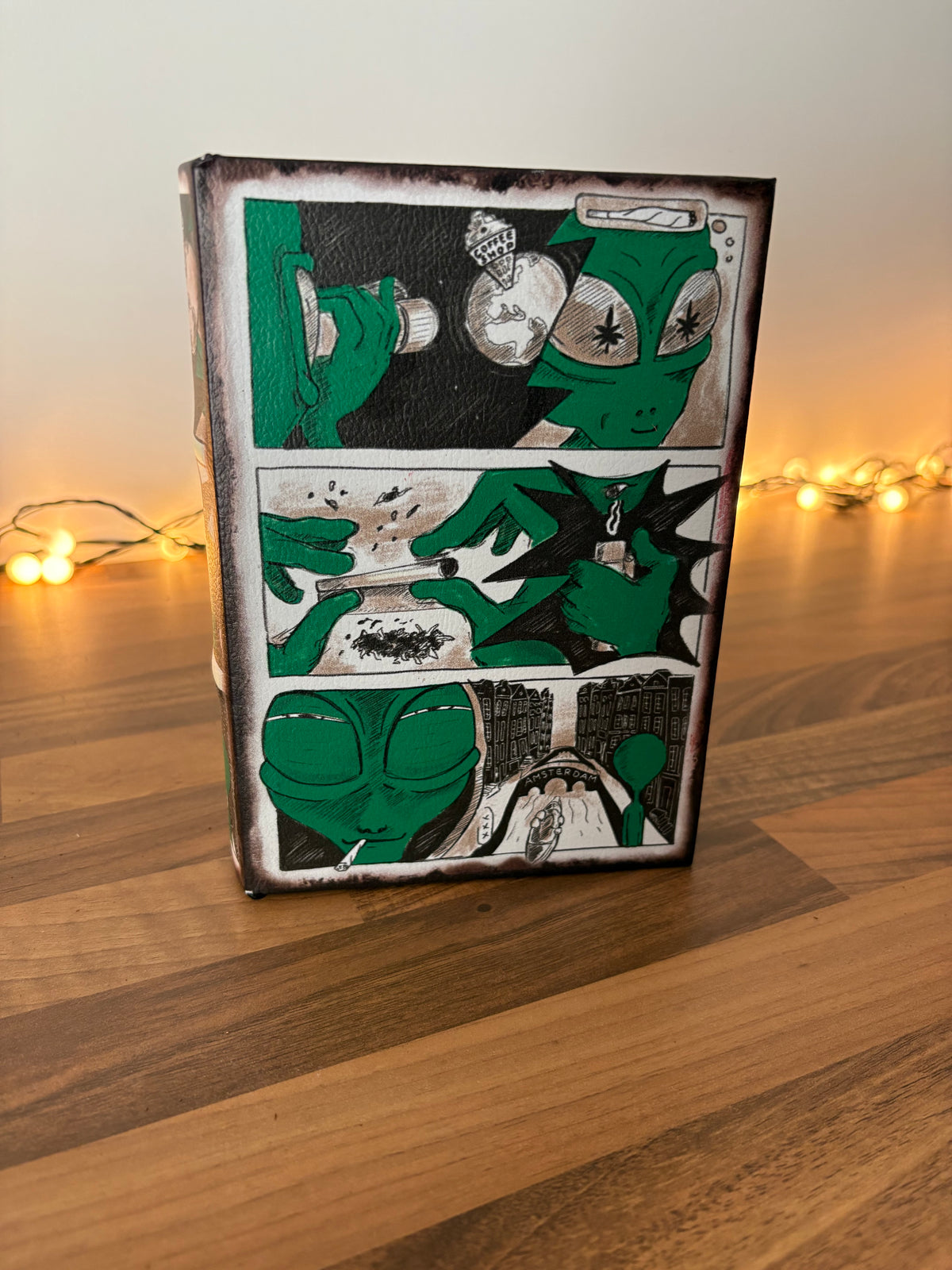 Alien wooden stash book